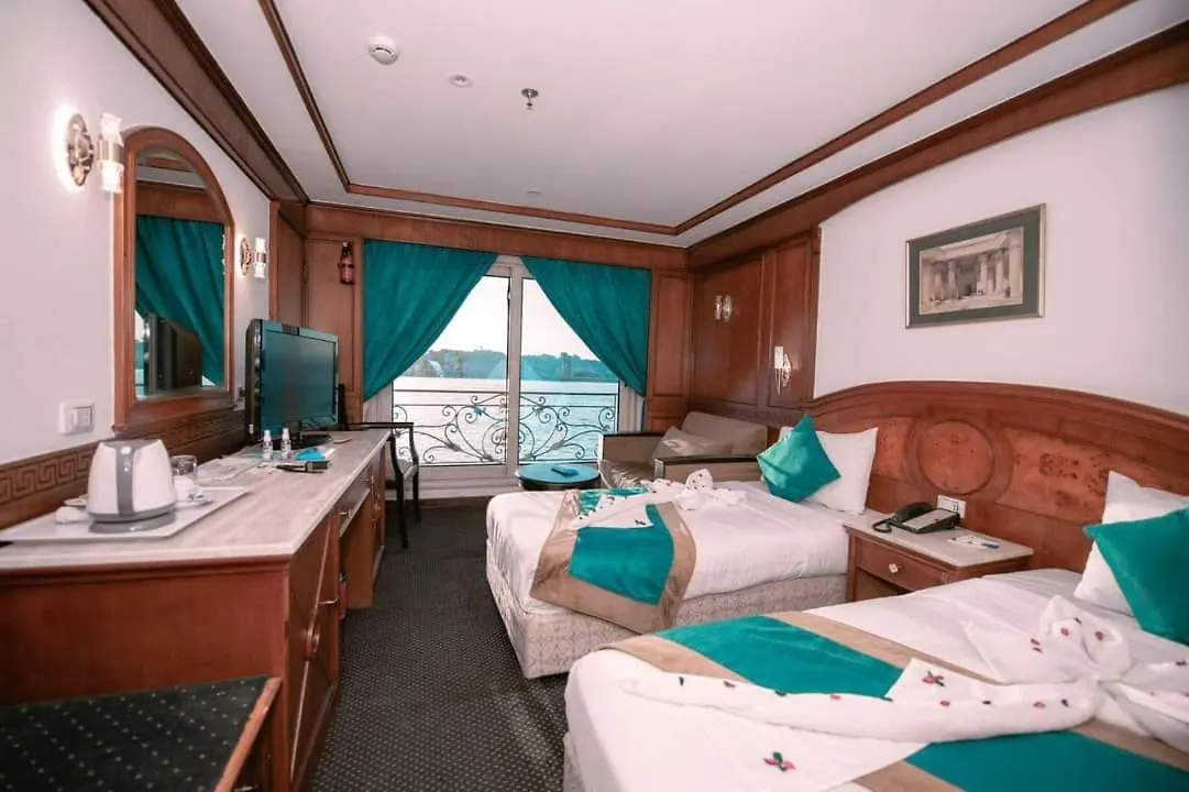 M/S Nephtis Nile Cruise 호텔 룩소르