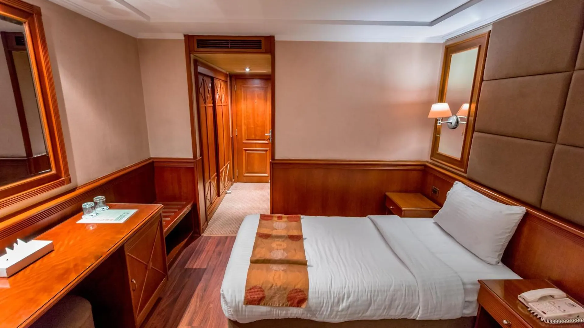 M/S Nephtis Nile Cruise 호텔 룩소르 3*,  이집트