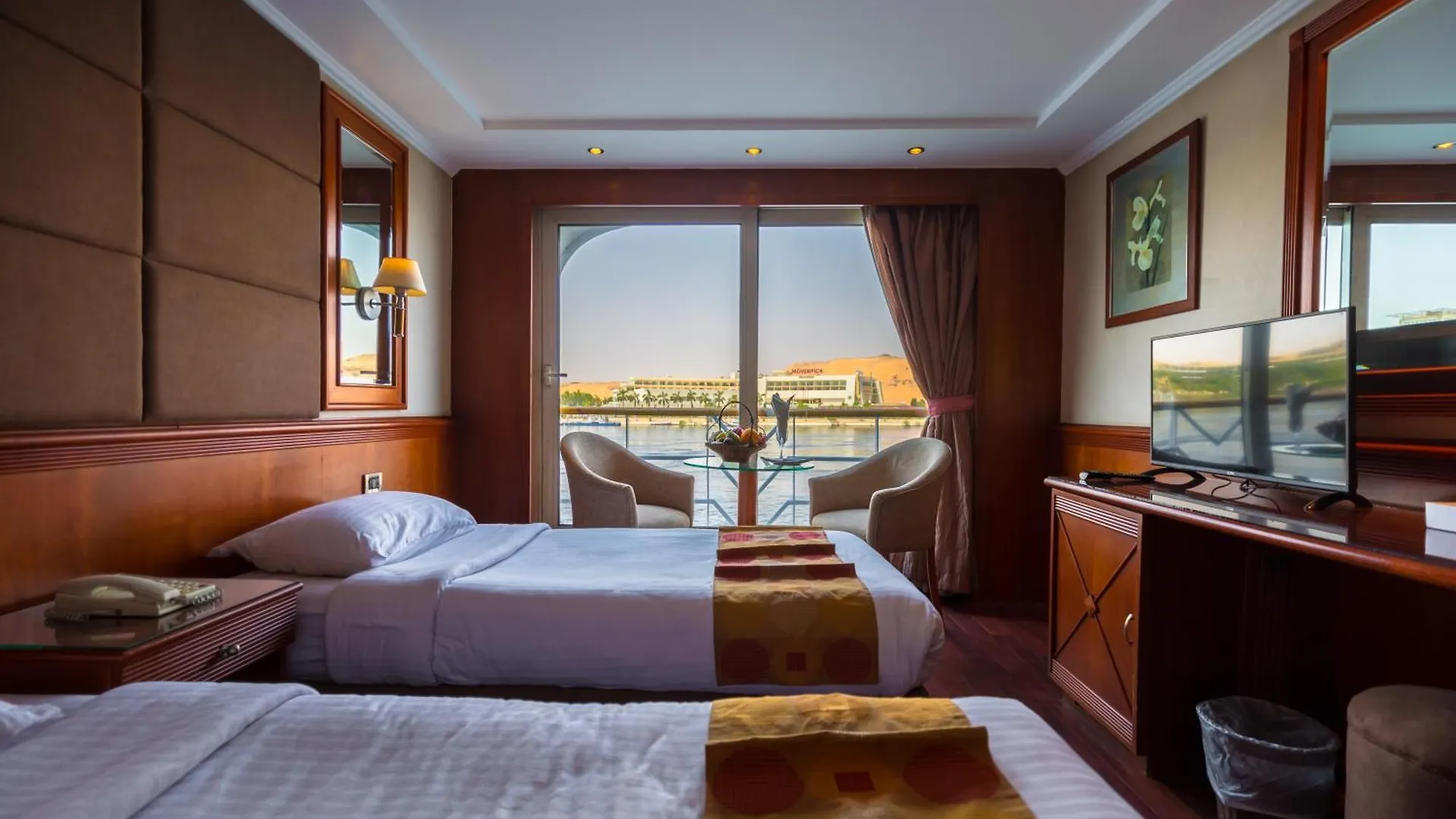 M/S Nephtis Nile Cruise 호텔 룩소르